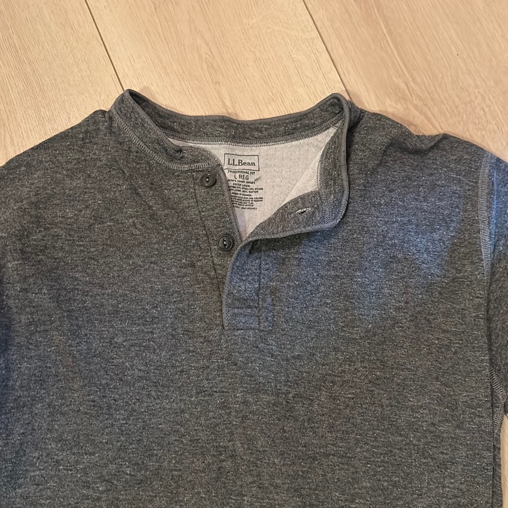 L.L Bean traditional fit outer layer long-sleeve. Comfortable fall gear. Size L